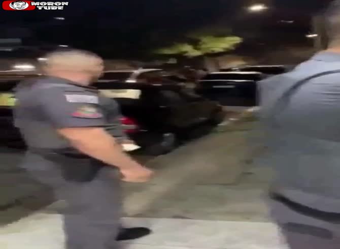 Video :He regrets it right away after saying something hurtful to a Brazilian police officer